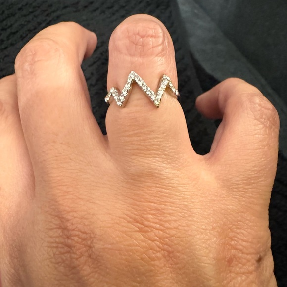 ✨Silver Rhinestone Heartbeat graph ring ✨ - Picture 3 of 4